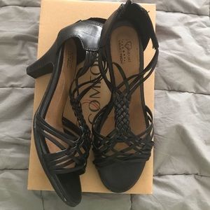 Size 8.5 black heel